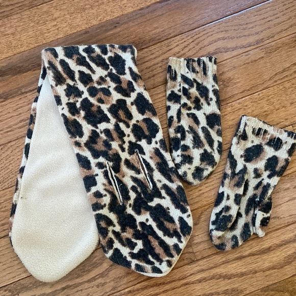 Crewcuts leopard scarf/mitten set - Picture 1 of 3